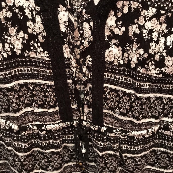 House of Harlow 1960 Black Floral Romper - Picture 4 of 5
